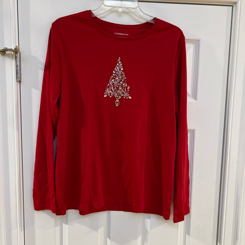 Ladies Size Large Classic Red Tee by "Croft & Barrow" Next Holidays TREE GUC ❤️